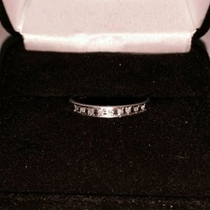 Ladies sz 7 10k white gold wedding band